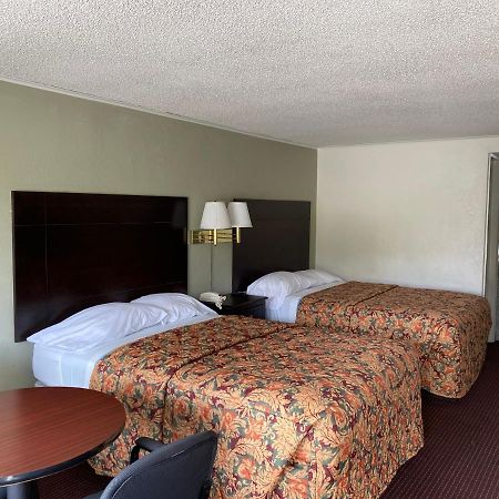 Red Carpet Inn Greensboro Bagian luar foto