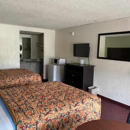 Red Carpet Inn Greensboro Bagian luar foto
