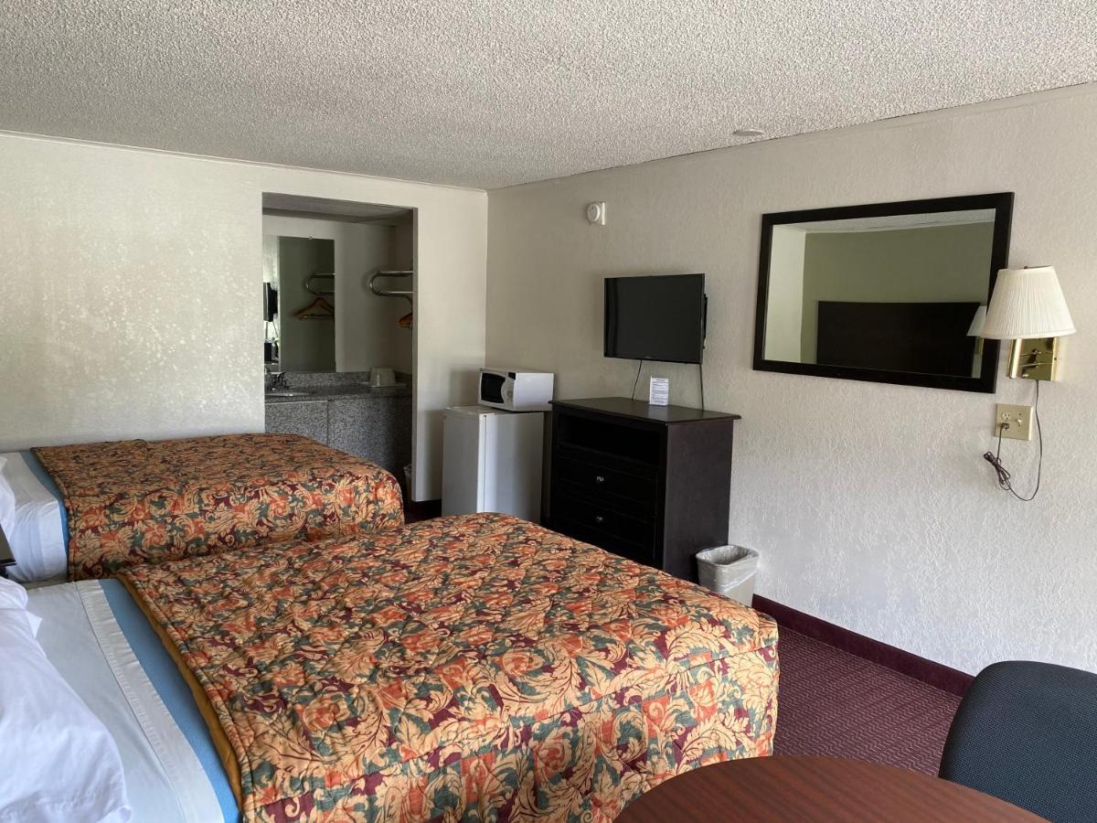 Red Carpet Inn Greensboro Bagian luar foto