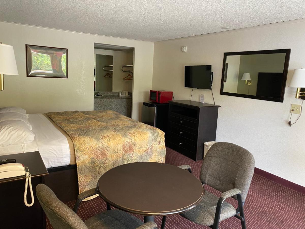 Red Carpet Inn Greensboro Bagian luar foto